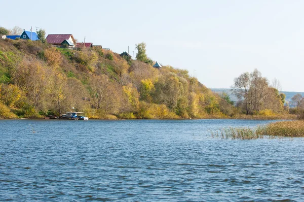 Tomber Rivière Feuillage Coloré Automne Sur Lac Avec Beaux Bois — Photo