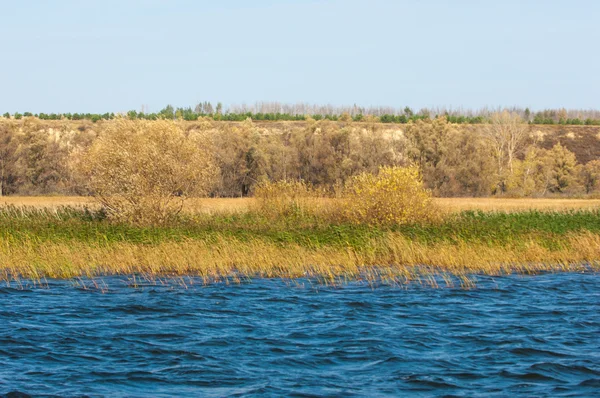 Caída Del Río Follaje Colorido Otoño Sobre Lago Con Hermosos — Foto de Stock