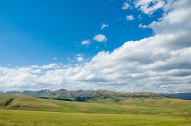 dağ, dağ, tepe. Kazakistan. Tien Shan. Takma Yaylası