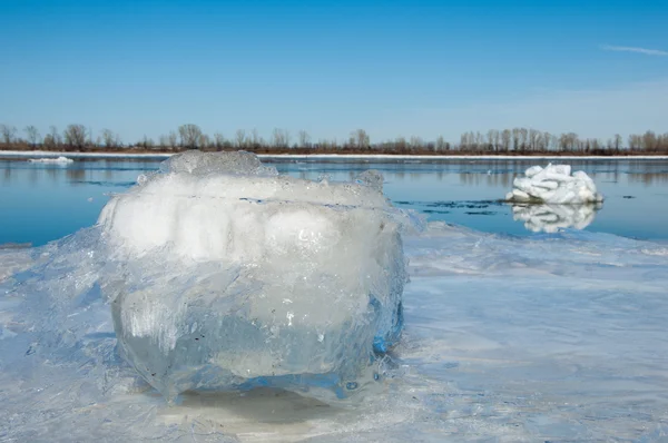 Inondazioni Primaverili Acqua Ghiacciata Inizio Primavera Sul Fiume Russia Tatarstan — Foto Stock