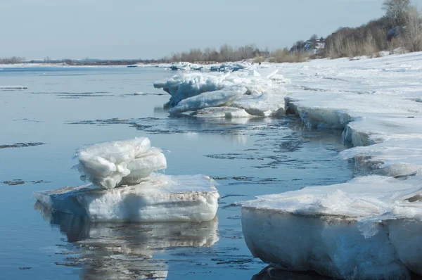 Inondazioni Primaverili Acqua Ghiacciata Inizio Primavera Sul Fiume Russia Tatarstan — Foto Stock