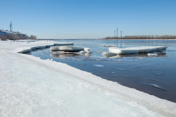 Folyó Tört Jég Energia Pillére Jég Hummocks Tavasszal Riveren Táj — Stock Fotó