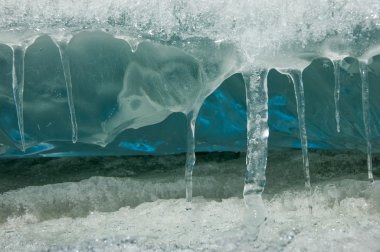 doku. buz. Donmuş buz Nehri üzerinde.