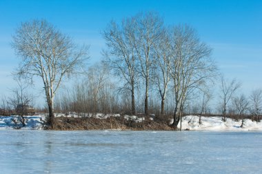 Donmuş gölün bahar. Bahar buz