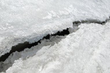 doku. buz. Donmuş buz Nehri üzerinde.