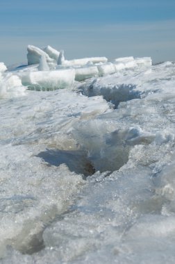 Bahar sel, buzlu su, erken Bahar Nehri üzerinde. Rusya Tataristan Kama Nehri erken Bahar