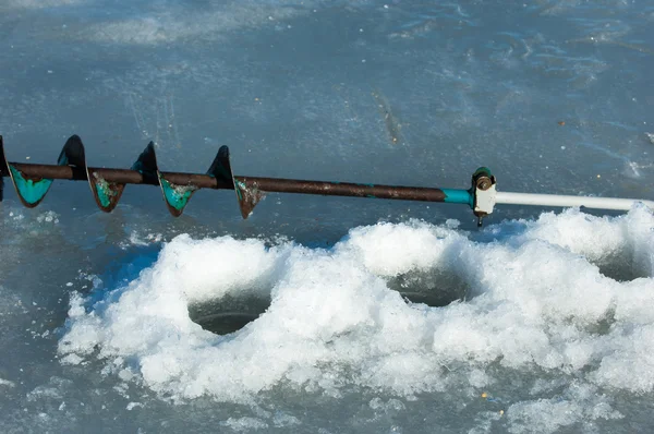 River flood fishermen. Torn river ice fishermen. River with the — Stock Photo, Image