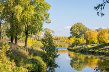 Sonbahar, altın yaprakları, harika bir zaman gün sıcak