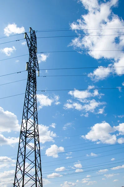 Energi Poler Högspänning Inlägg Högspännings Tower Himmel Bakgrund Hrough Mast — Stockfoto
