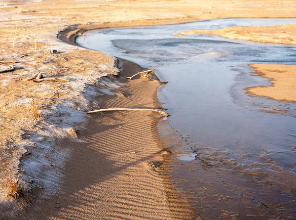 Paysage Hivernal Eau Dans Brume Rivière Froid Plage Sable Est — Photo