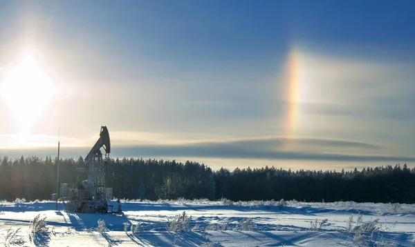 Winter landscape. Oil pumps. Oil industry equipment.  Frosty Mor — Stock Photo, Image