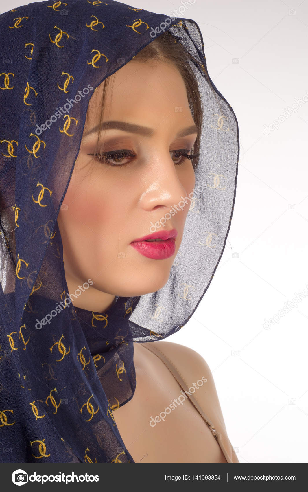 Muslim beautiful girl in the red dress and the hijab \u2014 Stock Photo