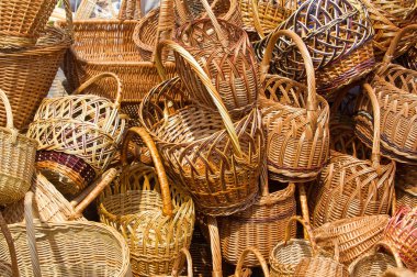 Willow twigs dokuma sepetleri. tutun veya genellikle baston veya tel örgü şeritler yapılan şeyler, gerçekleştirilmesi için bir Konteyner-Büro düzenlemeleri.