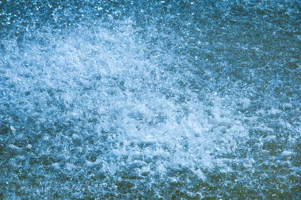 Textur Hintergrund Wasserspritzer Aus Einem Brunnen Der Flüssigkeitsstrahl Aus Dem — Stockfoto