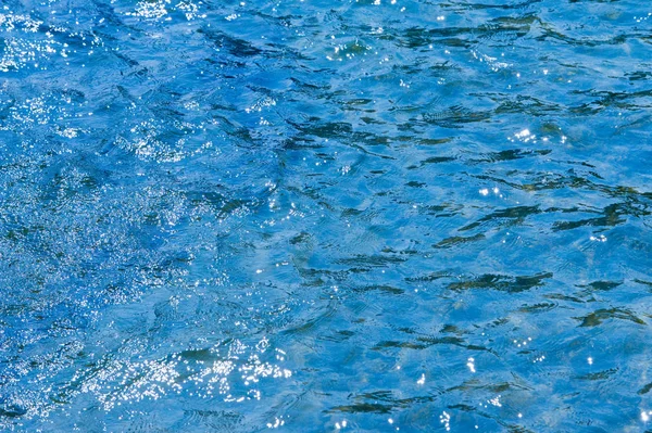 Textura Fondo Salpicaduras Agua Una Fuente Chorro Líquido Expulsado Tubería — Foto de Stock