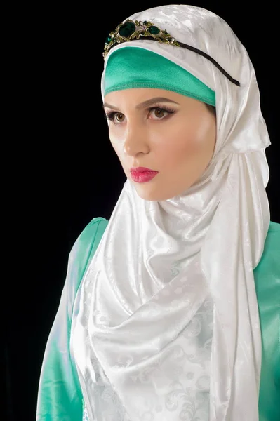 Hijab. De islamitische hoofddoek voor vrouwen en de algemene kleding, — Stockfoto