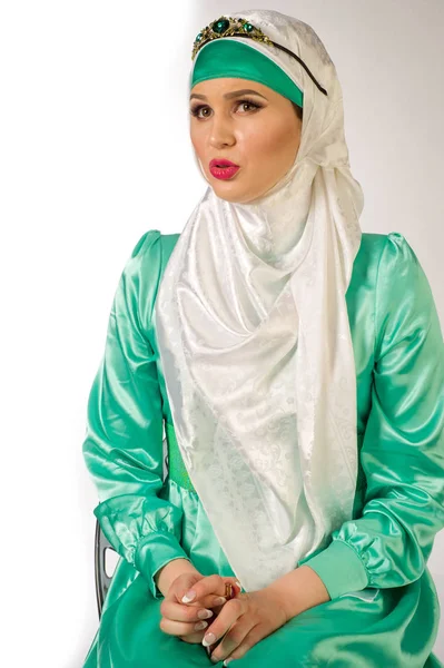 Hijab Lenço Cabeça Islâmico Mulheres Roupa Geral Esconde Figura Pulsos — Fotografia de Stock