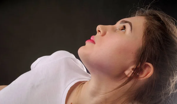 Retrato Chica Muy Hermoso Una Camiseta Blanca — Foto de Stock