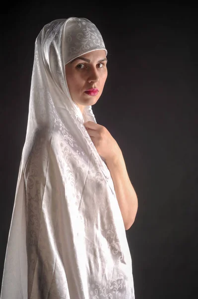 Het Meisje Een Hijab Een Moslimvrouw Vriendin — Stockfoto