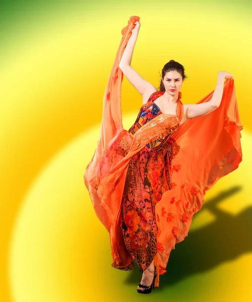 Beautiful Girl Beautiful Red Dress Developed Wind Beautiful Light Frozen — Stock Photo, Image