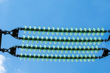 Yüksek gerilim İzolatörleri doku. Duvar enerji üzerinde bulunan