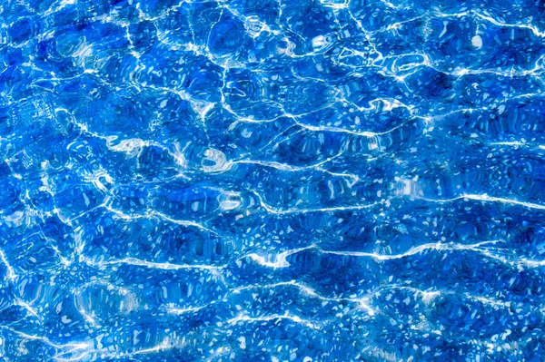 Textura, fundo, padrão. a água na piscina. Ondulação de w — Fotografia de Stock