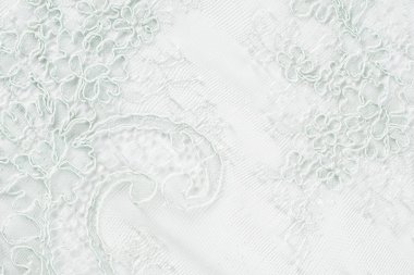 doku dantel. iyi bir açık kumaş, pamuk veya ipek, genellikle birini döngü, büküm veya desenleri iplik örgü tarafından yapılan ve özellikle hazır giyim süsleme için kullanılan.