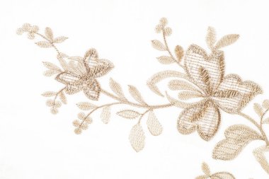 doku dantel. iyi bir açık kumaş, pamuk veya ipek, genellikle birini döngü, büküm veya desenleri iplik örgü tarafından yapılan ve özellikle hazır giyim süsleme için kullanılan.