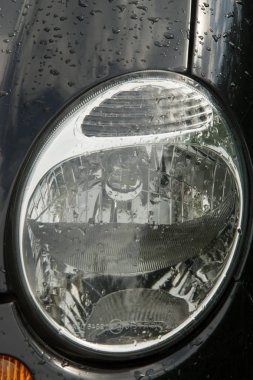 Doku, arka plan. Yağmur damlaları. Aracın boya üzerinde. bir bina veya araç boyalı yüzeyler.