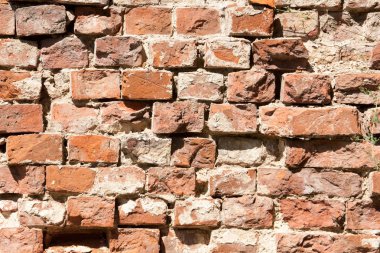 Tuğla duvar dokusu. Eski terk edilmiş duvar, tuğla inşa