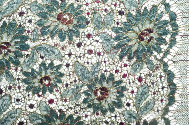 doku dantel. iyi bir açık kumaş, pamuk veya ipek, genellikle birini döngü, büküm veya desenleri iplik örgü tarafından yapılan ve özellikle hazır giyim süsleme için kullanılan.