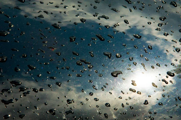 Textura, fondo. gotas de lluvia. Sobre la pintura del vehículo . —  Fotos de Stock