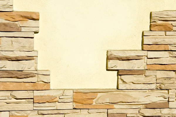 天然石材内衬墙 硬岩块或实性肿块 以及一块 建筑物中的垂直部分 — 图库照片