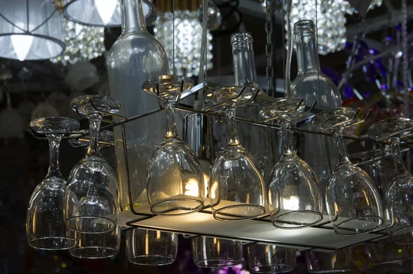 Hängende Weingläser — Stockfoto © serdiukov #95687958