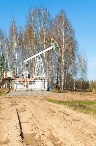 オイルポンプ 石油産業機器 油ポンプ油リグ エネルギー産業機械 石油原油 — ストック写真