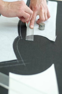 İşleri terzi. Usta, Ütü dikiş uzmanı, Giydir