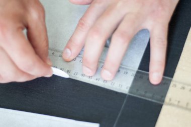 İşleri terzi. Usta, Ütü dikiş uzmanı, Giydir