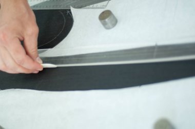 İşleri terzi. Usta, Ütü dikiş uzmanı, Giydir