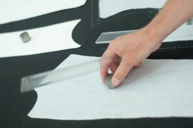 İşleri terzi. Usta, Ütü dikiş uzmanı, Giydir