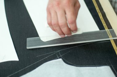 İşleri terzi. Usta, Ütü dikiş uzmanı, Giydir