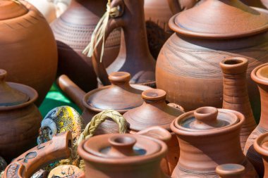 Doku, arka plan. Çanak çömlek. Tencere, yemekler ve diğer makaleler m