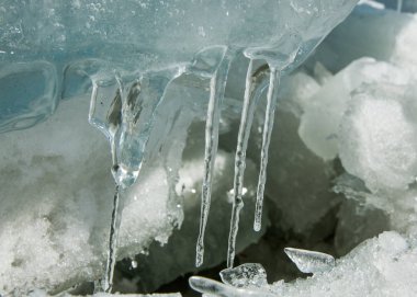 doku. buz. Donmuş buz Nehri üzerinde.