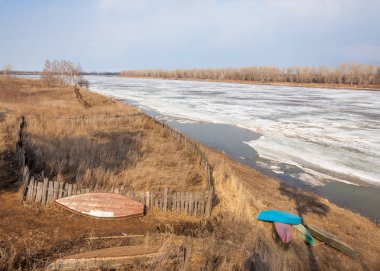 Bahar River, buz Nehri üzerinde. 