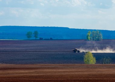 Alan ekilen hububat sürülmüş,.