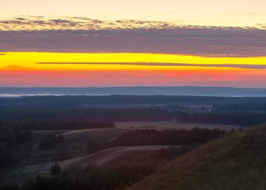 huş ağacı orman manzaralı dağ (gündoğumu gün batımında üzerinden)
