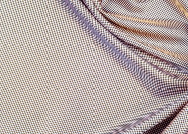 doku dantel. iyi bir açık kumaş, pamuk veya ipek, genellikle birini döngü, büküm veya desenleri iplik örgü tarafından yapılan ve özellikle hazır giyim süsleme için kullanılan.