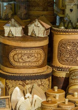 doku, arka plan. Huş kabuğu yapılan el sanatları. Prod