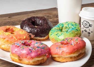 halka, hamur-çocuk, sinker, israf. genellikle bir top ya da halka şeklinde şekerli hamur küçük kızarmış kek.