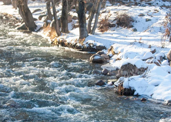 Scorsa Primavera Neve Texture Sciogliere Acqua Nei Ruscelli Primaverili Una — Foto Stock