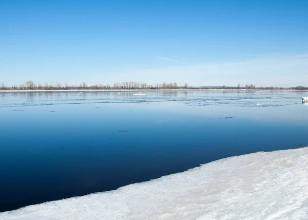 River Broken Ice Hummocks Gelo Rio Primavera Paisagem Close Gelo — Fotografia de Stock